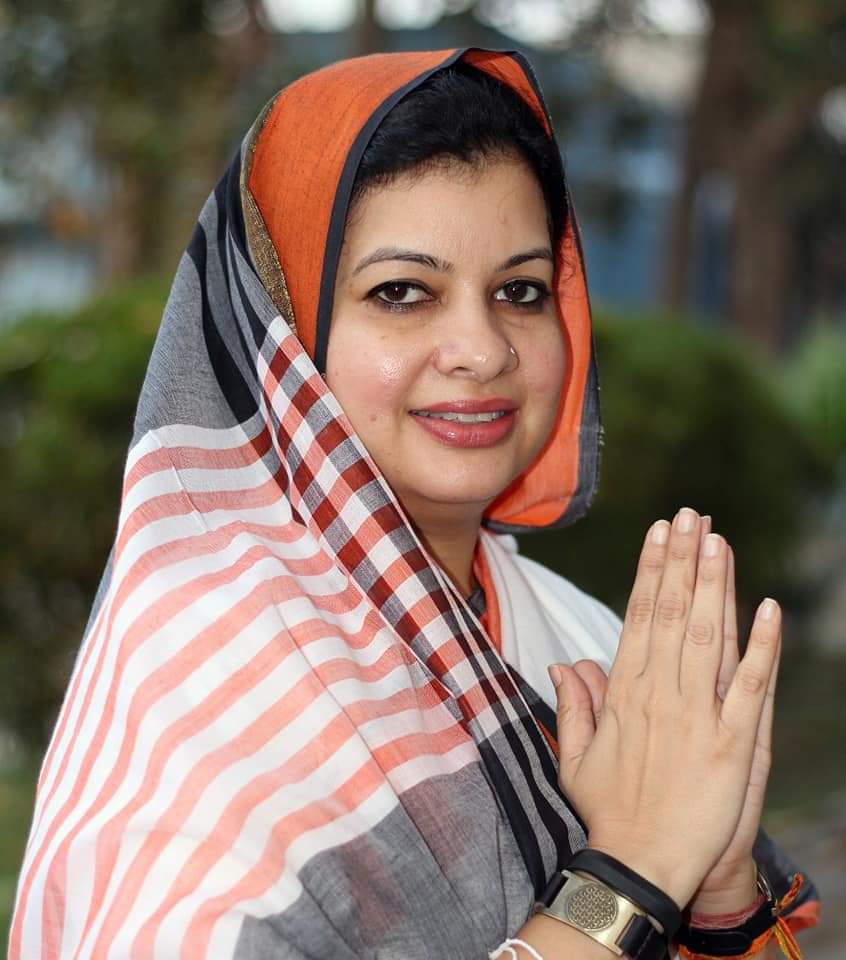 An Indian woman in a sari and headscarf greets with folded hands, demonstrating cultural aspects of learning Hindi.